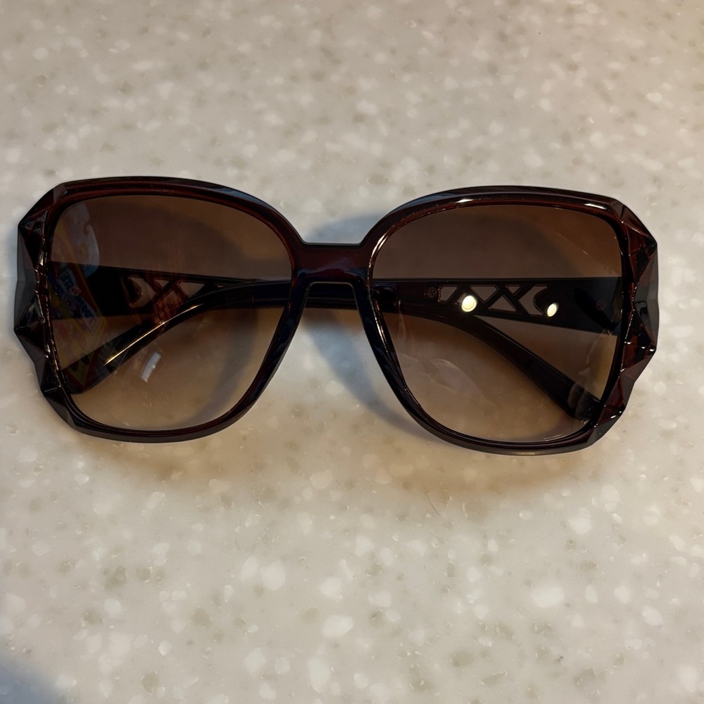 Chic Sunglasses - Picture 1 of 6